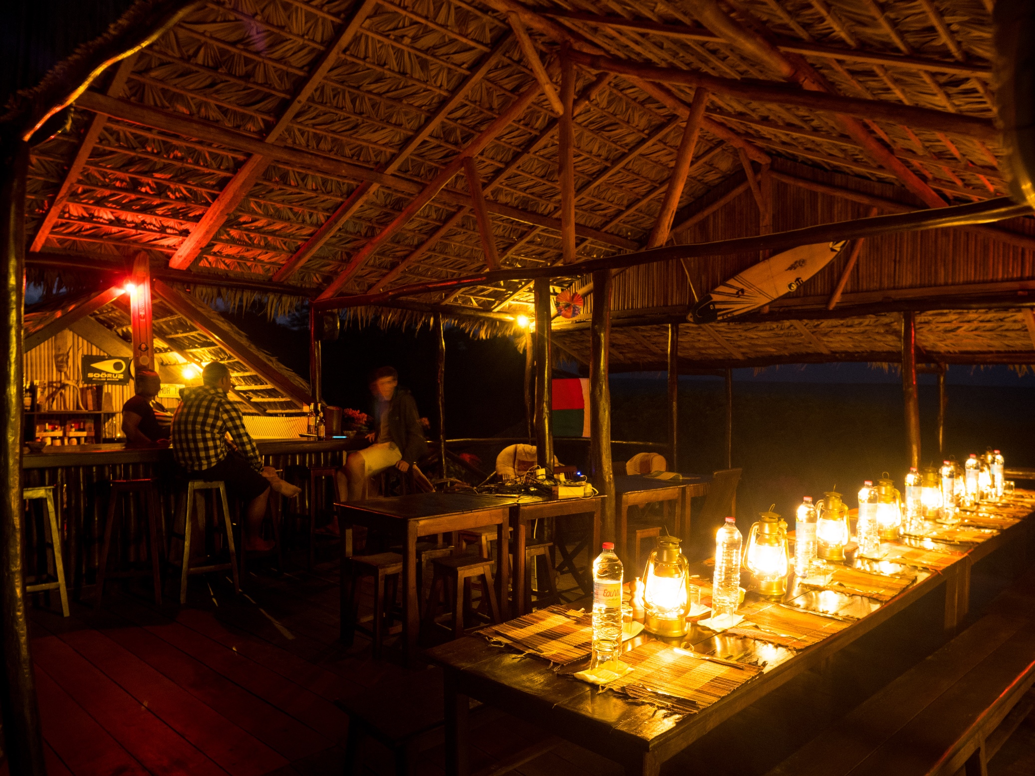 Restaurant sous les étoiles au Babaomby Lodge, mer d'emeraude à Madagascar